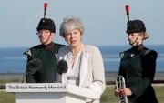 De Britse premier May bedankt in een toespraak de veteranen die 75 jaar geleden op D-day op de Normandische stranden landden om West-Europa van de nazi’s te bevrijden. beeld EPA