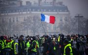 Demonstranten van de gele hesjesbeweging, zaterdag in Parijs. beeld AFP