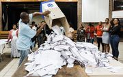 Legen van de stembus in Durban, Zuid-Afrika, woensdag. beeld AFP, Rajesh Jantilal