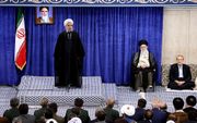 De Iraanse geestelijk leider Khamenei waarschuwt voor „de moeder aller oorlogen”. beeld AFP