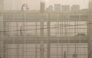De luchtvervuiling in de Indiase hoofdstad New Delhi bereikte deze week een recordhoogte. De concentratie van fijnstof haalde een niveau dat ruim twee keer zo hoog is als de waarden die de autoriteiten als bedreigend voor de gezondheid beschouwen. beeld A