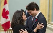 De Canadese minister van Justitie, Jody Wilson-Raybould (links) met de Canadese premier Trudeau. beeld AFP