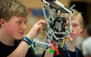 „Elk jaar storten honderden leerlingen zich op erg leuke én leerzame activiteiten met LEGO-robotjes.” beeld EPA, Zsolt Czegledi