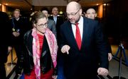 Martin Schulz (r.) en minister Chrystia Freeland in Brussel. beeld EPA
