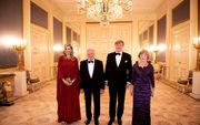 Koning Willem-Alexander en koningin Maxima ontvangen de Bondspresident van Duitsland, Joachim Gauck, en zijn partner, Daniela Schadt, voorafgaand aan een diner op Paleis Noordeinde.  beeld ANP