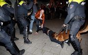 Rellen in de nacht van zaterdag op zondag bij het Turks consulaat in Rotterdam. beeld ANP