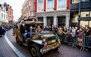 Het korps Commandotroepen defileert ter ere van het 75-jarig bestaan door de binnenstad van Roosendaal. beeld ANP