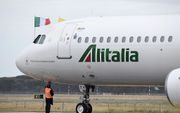 Een toestel van de failliete Italiaanse luchtvaartmaatschappij Alitalia. beeld AFP