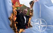 Tegenstanders van het Montenegrijnse lidmaatschap van de NAVO. beeld EPA