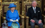 Koningin Elizabeth II met naast haar prins Charles. beeld AFP