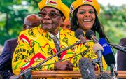 Robert Mugabe en zijn vrouw Grace. beeld AFP