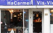 Een man sloeg donderdag de ruiten van een Israëlisch koosjer restaurant in Amsterdam in. beeld ANP
