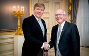 De nieuwe Amerikaanse ambassadeur in Nederland, Pete Hoekstra, overhandigde woensdag zijn geloofsbrieven aan de koning. beeld ANP, Robin van Lonkhuijsen
