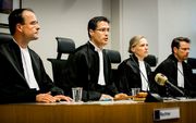 De rechters Veenstra, den Otter (voorzitter), Nootenboom en griffier Veldhuizen (VLNR) voor aanvang van de uitspraak in de moordzaak Koen Everink. beeld ANP