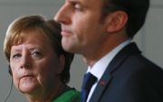 Merkel (l.) en Macron. beeld EPA