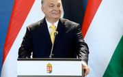 Premier Victor Orban van Hongarije viert het winnen van de parlementsverkiezingen begin april. Beeld ANP, Lajos Soos