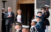 Minister Bijleveld (Defensie) en haar Amerikaanse ambtgenoot James Mattis woensdag in Washington. beeld AFP