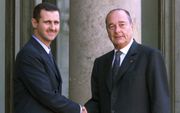Chirac (r.) en Assad in 2001. beeld AFP