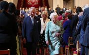 De Britse koningin Elizabeth en kroonprins Charles. beeld AFP