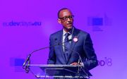 Foto: Paul Kagame, een fervent fan van voetbalclub Arsenal, speechte 5 juni op de Europese Ontwikkelingsdagen in Brussel. beeld EPA, Olivier Hoslet