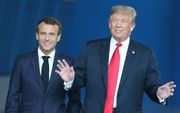 De Amerikaanse president Donald Trump (R) en president Emmanuel Macron van Frankrijk woensdag op de NAVO-top in Brussel. beeld AFP