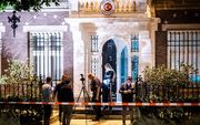 Politie doet onderzoek voor het Turkse consulaat bij het Museumplein. beeld ANP