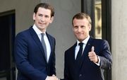 Kurz (l.) en Macron. beeld AFP
