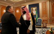De Amerikaanse minister van Buitenlandse Zaken, Mike Pompeo en de Saudische kroonprins Mohammed bin Salman. beeld AFP