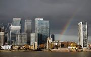 De in 2008 ontstane economische crisis heeft ons geleerd dat eigenbelang zeer schadelijk kan zijn. Foto: Canary Wharf, een groot financieel centrum in Londen. beeld AFP, Adrian Dennis
