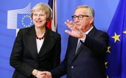 May en Juncker. beeld EPA