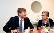 Koning Willem-Alexander tijdens een werkbezoek aan Dorpscooperatie Lierop Leeft in Lierop.beeld  ANP