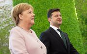 Angela Merkel (l.) en Volodimir Zelenski. beeld EPA