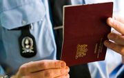 Grenscontroles zijn afgeschaft, maar intussen moet de burger vaker dan ooit zijn paspoort laten zien. beeld ANP, Lex van Lieshout