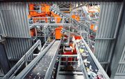 De sorteerfabriek van Suez (voorheen Sita) in Rotterdam verwerkt 60 procent van het Nederlandse PMD-afval om er de grondstoffen uit te halen: verschillende soorten plastic, karton, ijzer en aluminium. beeld Suez, Bas van Spankeren