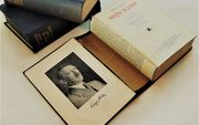 In de rug van drie edities van Adolf Hitlers ”Mein Kampf” werden fragmenten van het verboden boek ”Buddenbrooks" van Thomas Mann gevonden.  beeld Archief Bevrijdingsmuseum