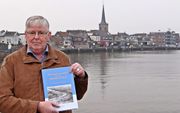 Piet Mourik vaart in zijn boek in gedachten als schipper rond 1900 over de Hollandsche IJssel. beeld Dick den Braber