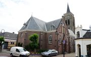 Het kerkgebouw van de hervormde gemeente Groot Ammers. beeld Han Jongeneel/Panoramio.com