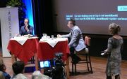 Waldo Swijnenburg (l.) in debat met dr. Rik Peels. beeld RD