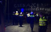 Protest bij het gemeentehuis van Geldermalsen, woensdagavond. beeld ANP