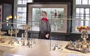 Directeur Gemke Jager neemt donderdag na 33 jaar afscheid van het Nederlands Zilvermuseum Schoonhoven. „Als museumdirecteur verbind je zo een grote groep mensen met elkaar. Ik heb een fantastische gehad.” beeld Dick den Braber