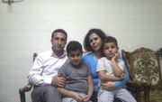 Yusef Nadarkhani met zijn vrouw Tina en hun twee zoons. Foto Present Truth Ministries