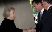Oud-premier Balkenende (m.) ontkent dat zijn contacten met koningin Beatrix moeizaam waren. Foto ANP