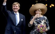 Koning Willem-Alexander en koningin Maxima tijdens hun bezoek aan Vianen. Foto ANP