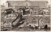 Het scheepswerfterrein van de VOC op Oostenburg in Amsterdam. Prent uit 1750, met op de voorgrond de IJoever met twee scheepshellingen. beeld Stadsarchief Amsterdam