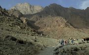 De berg Sinai ligt volgens Kees Noorlander niet op het Sinaischiereiland, maar in het noordwesten van Saoedi-Arabie. Foto: de Sinai op het Sinaischiereiland.  beeld RD, Anton Dommerholt