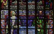 In Grote- of St. Jacobskerk in Den Haag herinnert een gebrandschilderd raam aan de martelaar.  beeld Wikimedia / Roel Wijnants fotografie