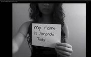 COQUITLAM. De Canadese autoriteiten verdenken een 35-jarige Nederlander, die hier vastzit op verdenking van webcamseks met minderjarigen, van afpersing van de Canadese tiener Amanda Todd. Het meisje pleegde zelfmoord. Volgens Canadese media heeft de man h