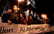 Een demonstratie voor de vrijlating van al-Mansouri in 2007. beeld ANP