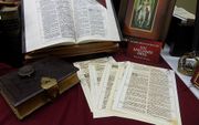 De NRC-synode steunt een project van de Gereformeerde Bijbelstichting waarbij de kanttekeningen van de Satenvertaling worden toegevoegd aan de King Jamesbijbel.  beeld Wikimedia Commons