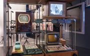 Televisietoestellen in het Nederlands Openluchtmuseum in Arnhem. beeld Vidiphoto